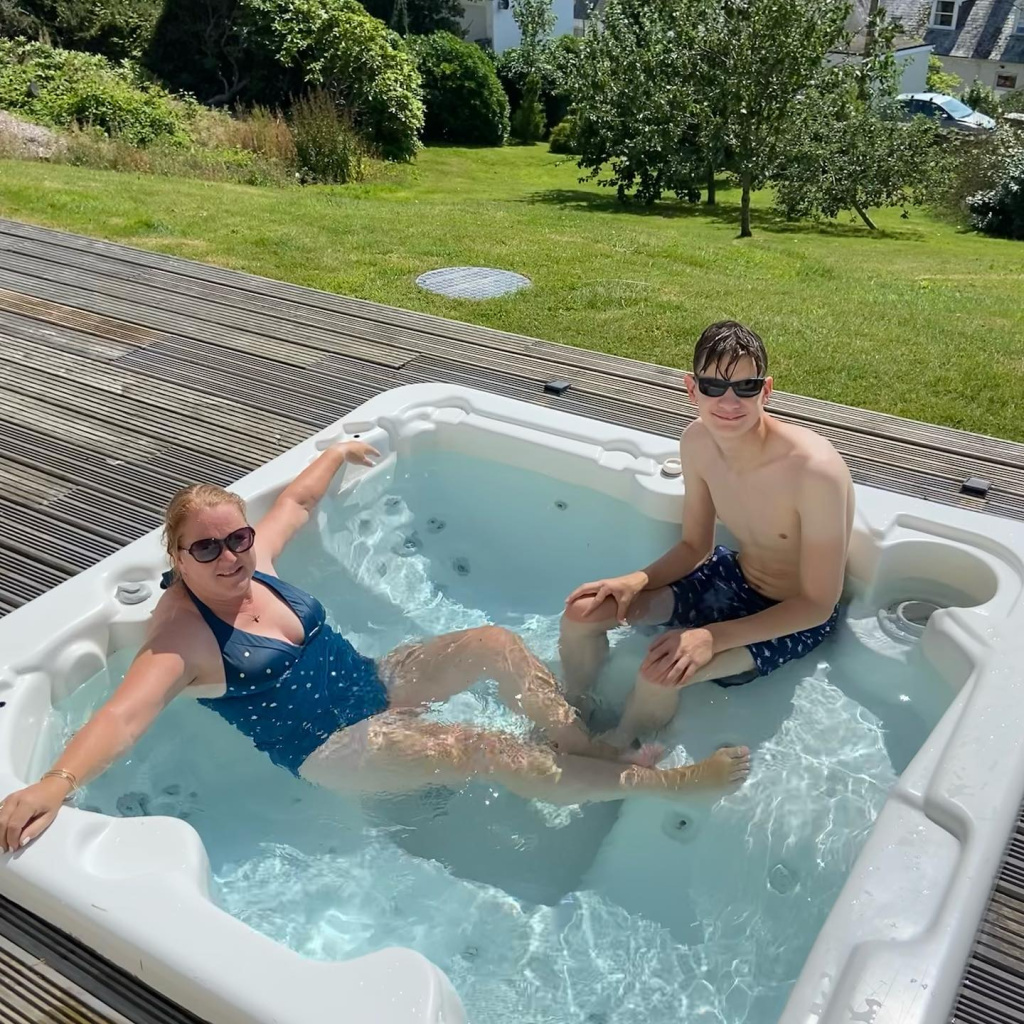 Монтаж спа-бассейна мечты Lovia Spa ZR7037 для Марины